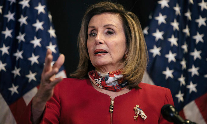 Chủ tịch Hạ viện Mỹ Nancy Pelosi phát biểu trước báo giới tại Tòa nhà Quốc hội ở Washington hôm 3/11. Ảnh: Reuters.