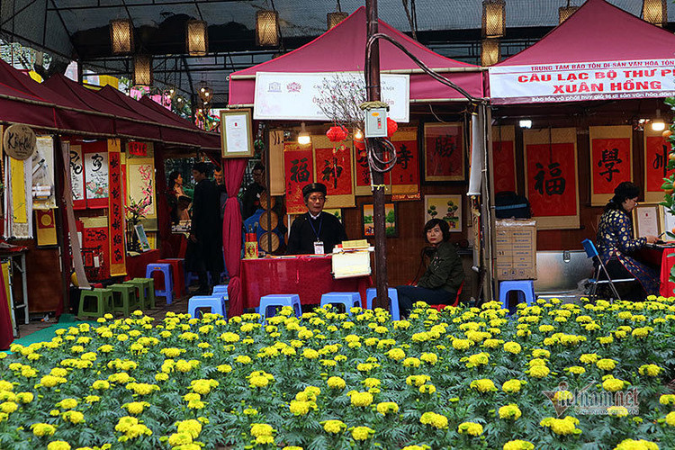 Hơn 50 thầy đồ hội tụ, Tết xưa được tái hiện ở Văn Miếu