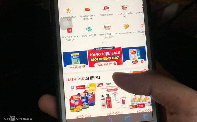 Một trong các sàn thương mại điện tử có lượt truy cập và mua bán lớn nhất tại Việt Nam. Ảnh: Quỳnh Trang.