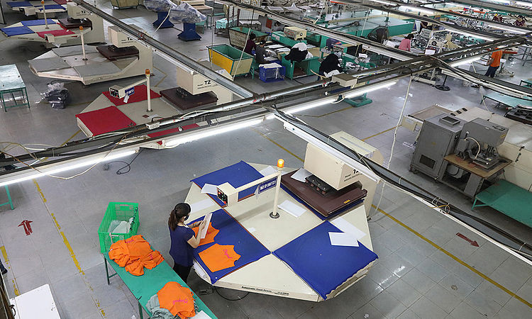 Hoạt động cầm chừng tại một công ty may mặc ở Bình Xuyên, Vĩnh Phúc. Ảnh: Ngọc Thành