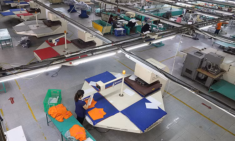 Hoạt động cầm chừng tại một công ty may mặc ở Bình Xuyên, Vĩnh Phúc. Ảnh: Ngọc Thành