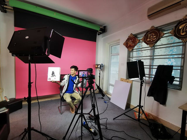 Ông chủ khóc như mưa, bạc cả tóc vì trót khởi nghiệp đúng vào mùa dịch - 1