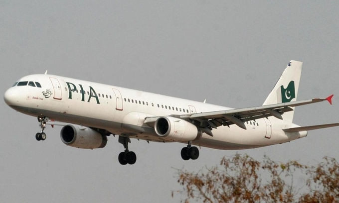 Một máy bay của PIA chuẩn bị hạ cánh ở Islamabad năm 2017. Ảnh: Reuters.