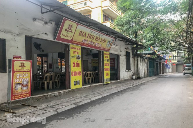 Cách ly ngõ nhỏ nhà nữ tiếp viên hàng không dương tính với Covid-19 - ảnh 7