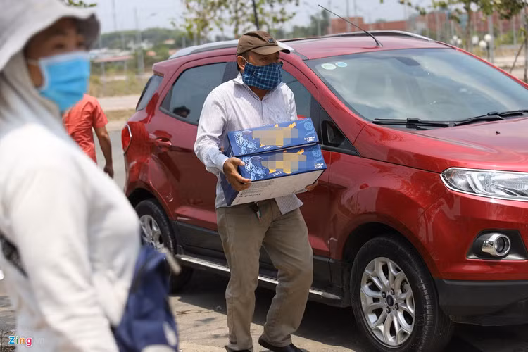 Canh dong duc nhu cho phien truoc cong khu cach ly o TP.HCM hinh anh 6 tiepte_zing34.JPG