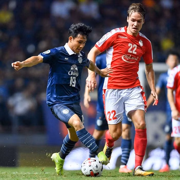 Bóng đá Việt Nam: Đâu mới là biển lớn?