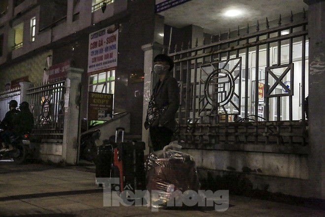 Lấy 3 tòa nhà làm khu cách ly, sinh viên ở Mỹ Đình di dời trong đêm - ảnh 9