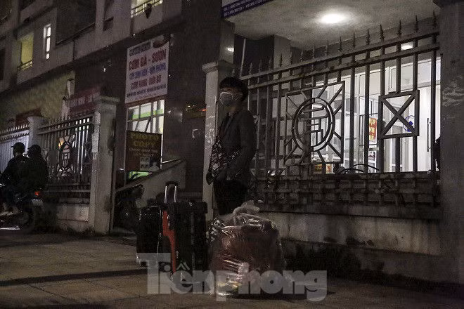 Lấy 3 tòa nhà làm khu cách ly, sinh viên ở Mỹ Đình di dời trong đêm - ảnh 9