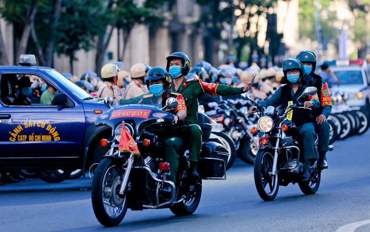 Cong an TP.HCM tran ap toi pham anh 8