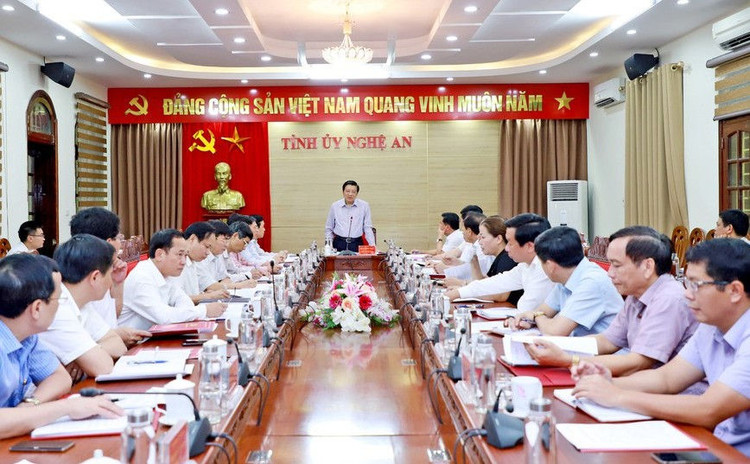 Đoàn công tác của Ban Bí thư Trung ương Đảng làm việc với Tỉnh ủy Nghệ An về đại hội đảng các cấp.