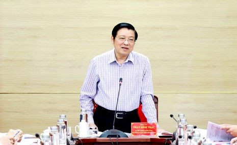 Đồng chí Phan Đình Trạc phát biểu tại buổi làm việc.