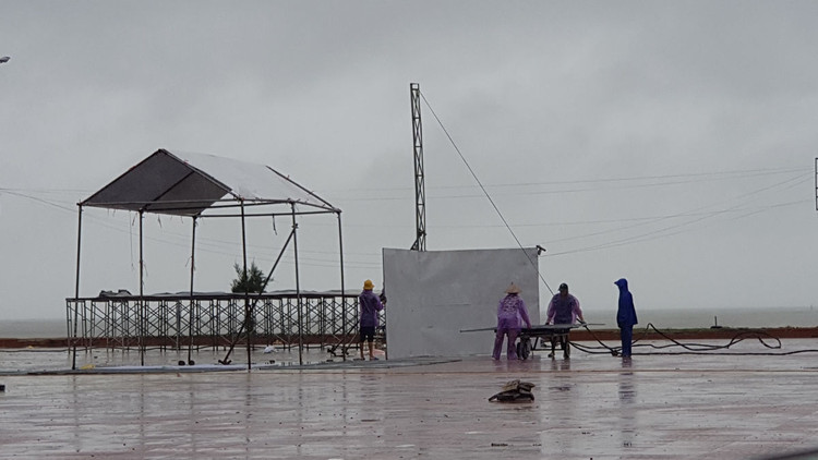 Tàu cá bị chìm do ảnh hưởng bão số 2 - 7