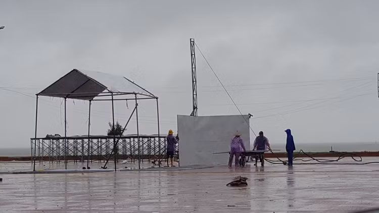 Tàu cá bị chìm do ảnh hưởng bão số 2 - 7