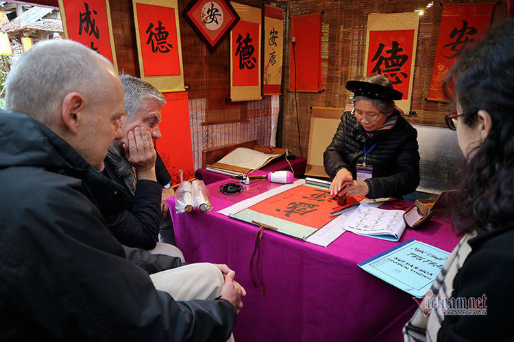 Hơn 50 thầy đồ hội tụ, Tết xưa được tái hiện ở Văn Miếu