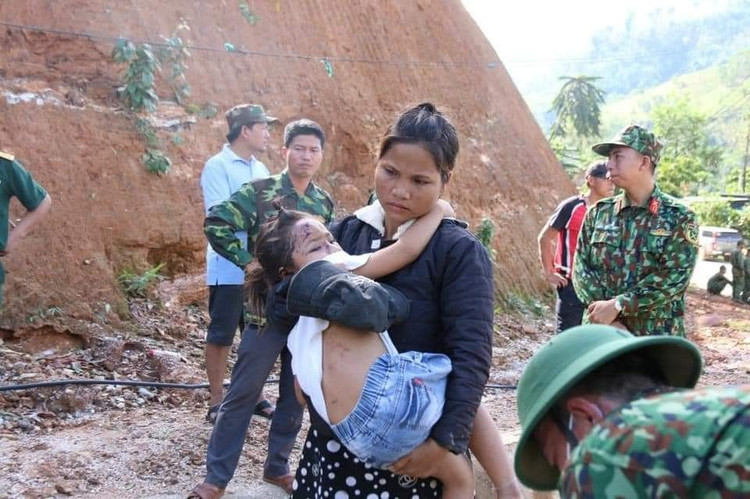 Thủ tướng: Tiếp cận nhanh nhất đến các khu vực bị sạt lở có người bị vùi lấp ảnh 1