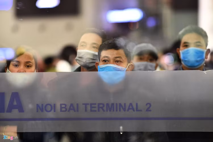 Phan luong nguoi nhap canh ngay khi xuong may bay hinh anh 2 DSC_0575_zing.jpg