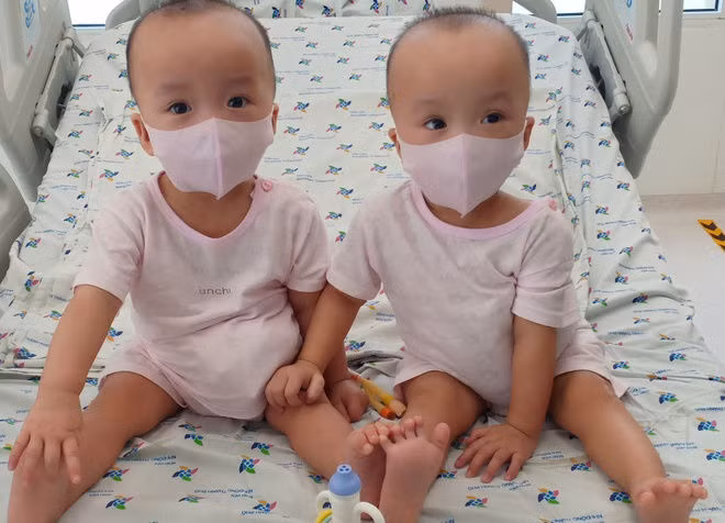 Truc Nhi va Dieu Nhi tap di anh 1