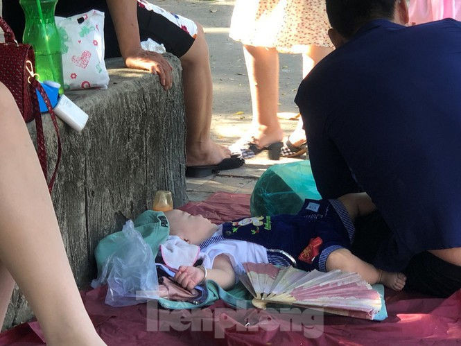 Trung tâm mua sắm, khu vui chơi Sài Gòn quá tải ngày cuối nghỉ Tết Nguyên đán - ảnh 12