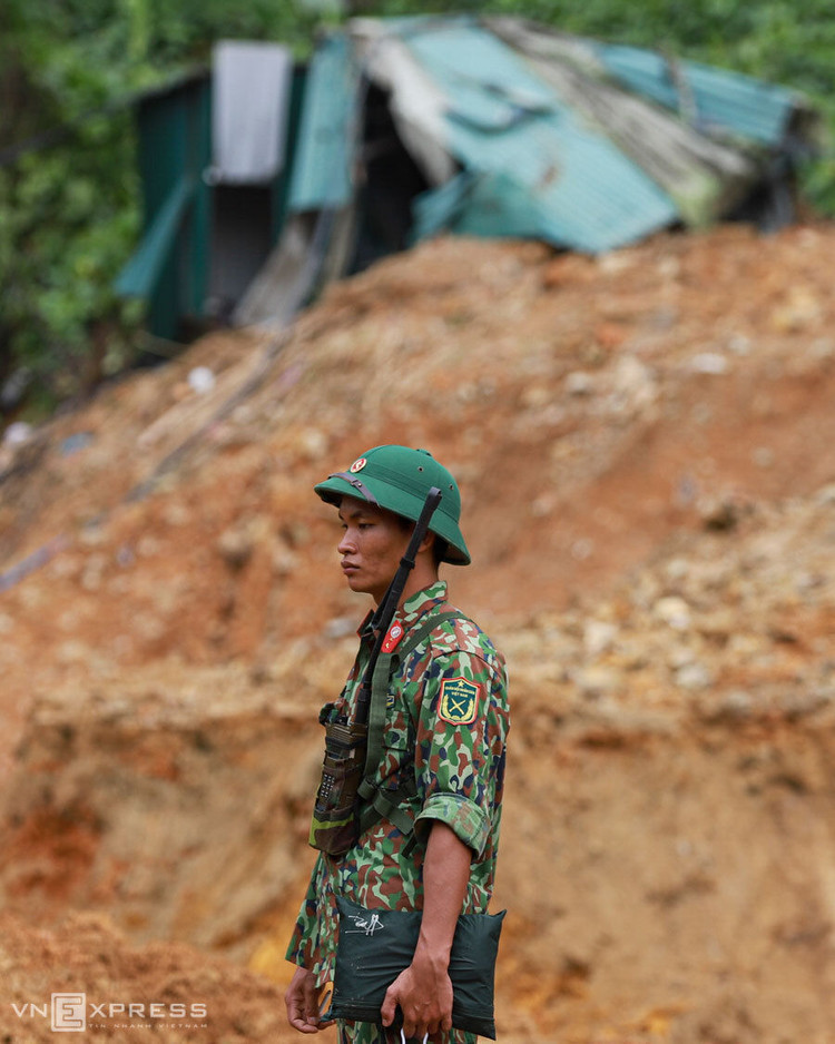 Một ngày của đội cứu hộ công nhân mất tích ảnh 7