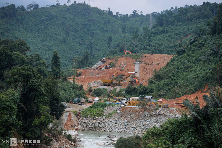 Một ngày của đội cứu hộ công nhân mất tích ảnh 2