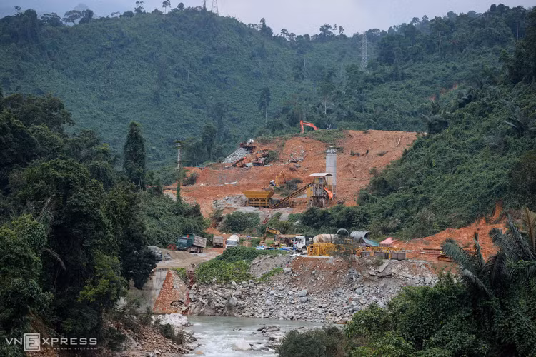 Một ngày của đội cứu hộ công nhân mất tích ảnh 2