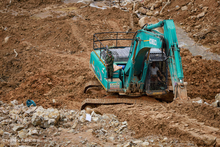 Một ngày của đội cứu hộ công nhân mất tích ảnh 3