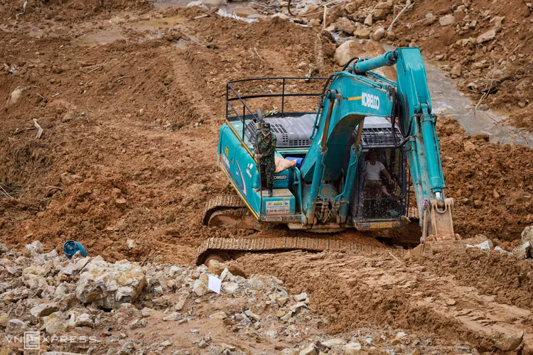 Một ngày của đội cứu hộ công nhân mất tích ảnh 3