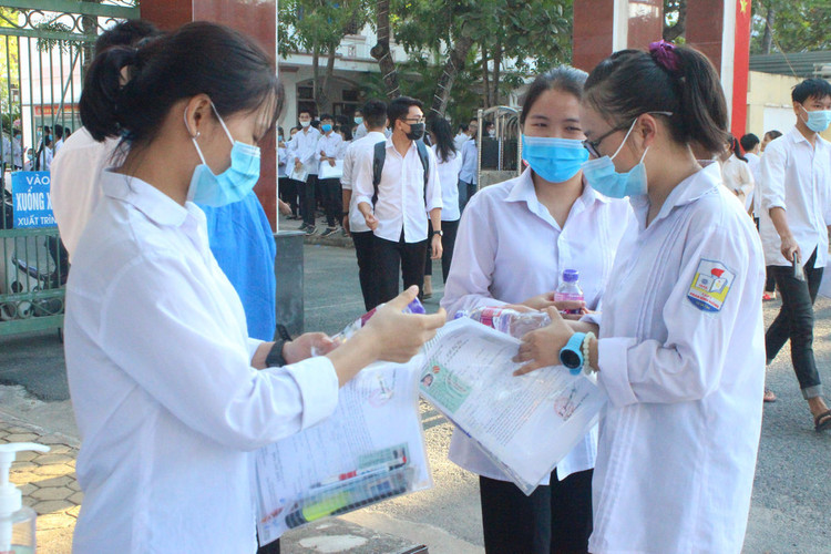 Bày tỏ về trân trọng cuộc sống, thí sinh khen đề Văn hay - 8