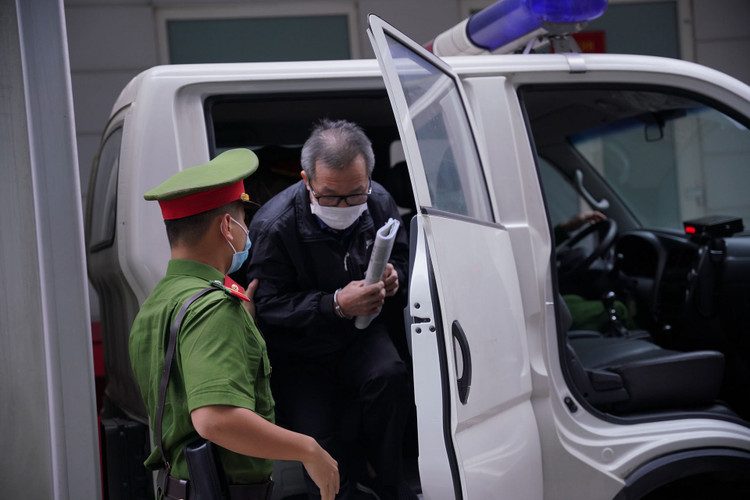 Xét xử đại án BIDV: Luật sư cung cấp thêm tài liệu, chứng cứ mới - 1