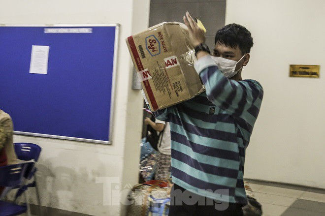 Lấy 3 tòa nhà làm khu cách ly, sinh viên ở Mỹ Đình di dời trong đêm - ảnh 5