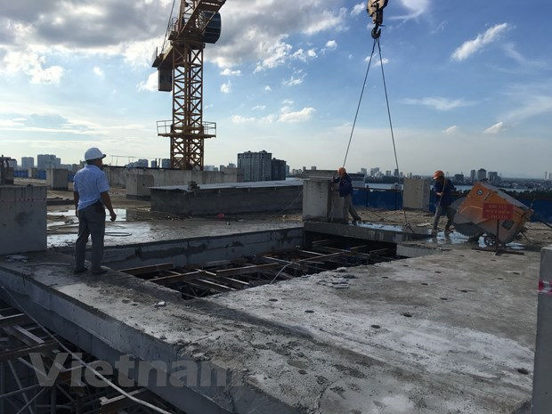 Ha Noi: Hoan thanh pha do tang 18 cua toa nha 8B Le Truc hinh anh 2