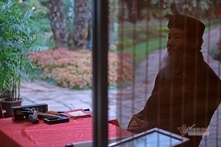 Hơn 50 thầy đồ hội tụ, Tết xưa được tái hiện ở Văn Miếu