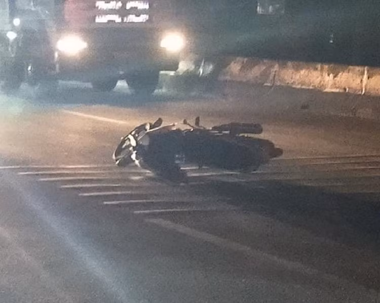 Thanh niên bị ngã giữa đường ở Bình Dương, xe khách lao tới cán tử vong