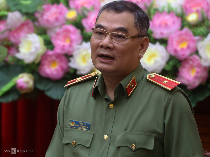 Thiếu tướng Tô Ân Xô phát biểu trong họp báo sáng 8/10. Ảnh: Bá Đô
