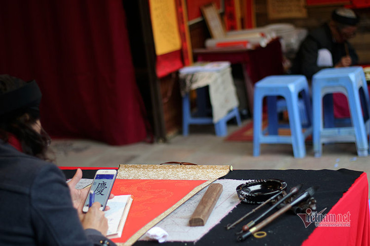 Hơn 50 thầy đồ hội tụ, Tết xưa được tái hiện ở Văn Miếu