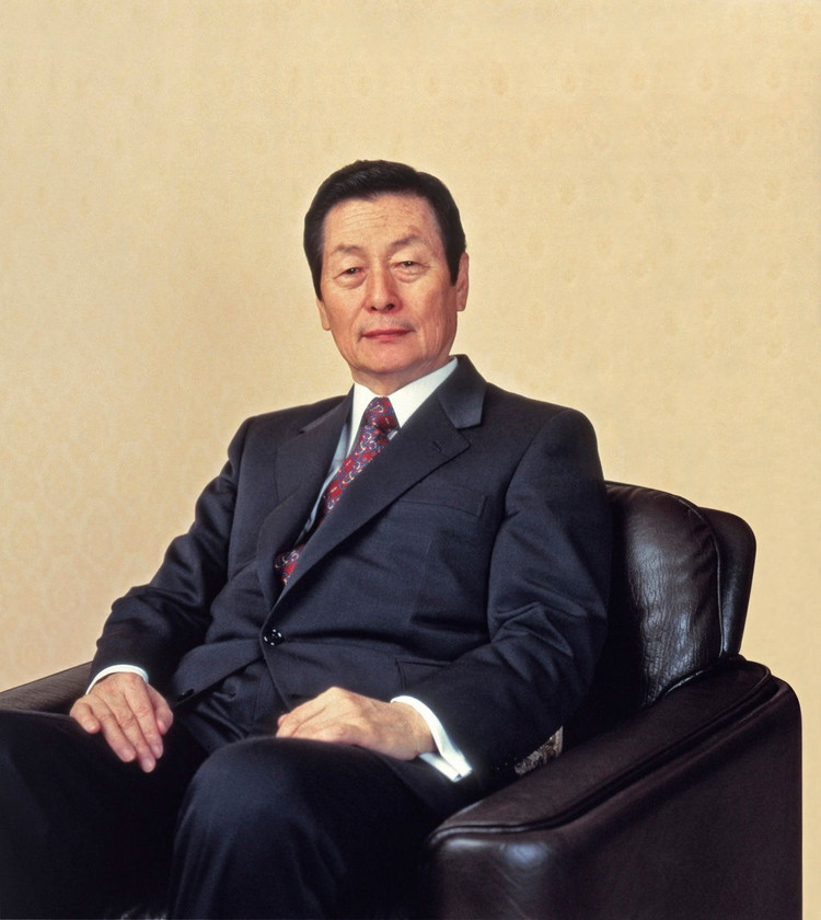 Nha sang lap Lotte khong de lai di chuc, cac con tranh gianh ra sao? hinh anh 2 1_Bloomberg.jpg