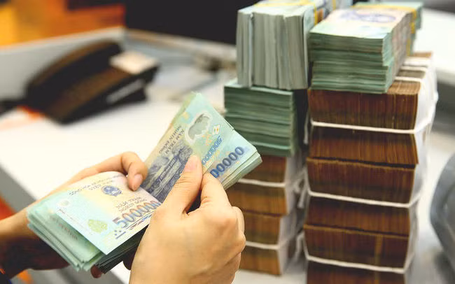 Hạ lãi suất tiết kiệm thấp chưa từng có, nhìn lãi suất biết ngân hàng nào thừa tiền nhất