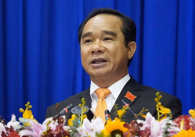 Ông Nguyễn Văn Được, tân Bí thư Tỉnh ủy Long An, phát biểu tại hội nghị sáng 15/10 . Ảnh: Hoàng Nam.