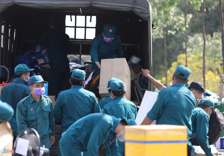 Canh dong duc nhu cho phien truoc cong khu cach ly o TP.HCM hinh anh 13 tiepte_zing50.JPG