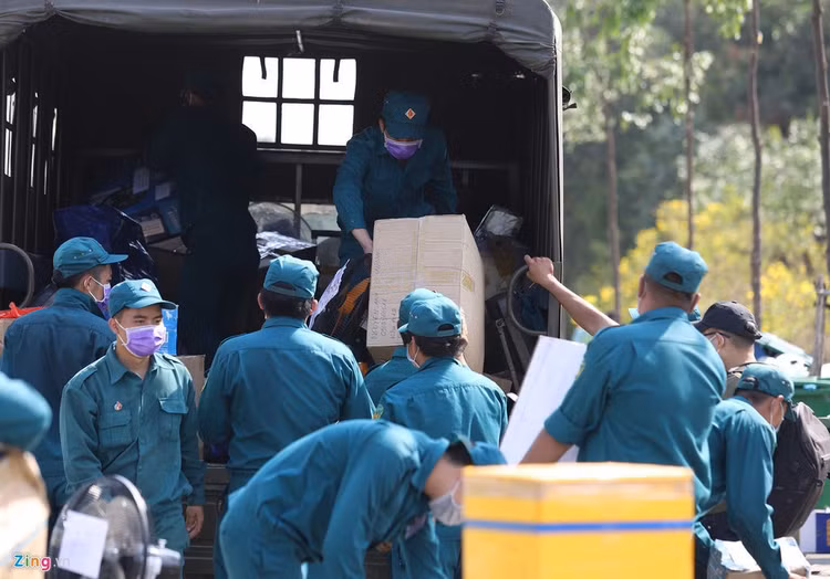 Canh dong duc nhu cho phien truoc cong khu cach ly o TP.HCM hinh anh 13 tiepte_zing50.JPG