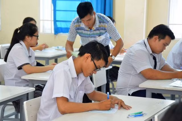 Kiến nghị Bộ trưởng Giáo dục hạn chế việc xét tuyển vào đại học bằng học bạ - 1