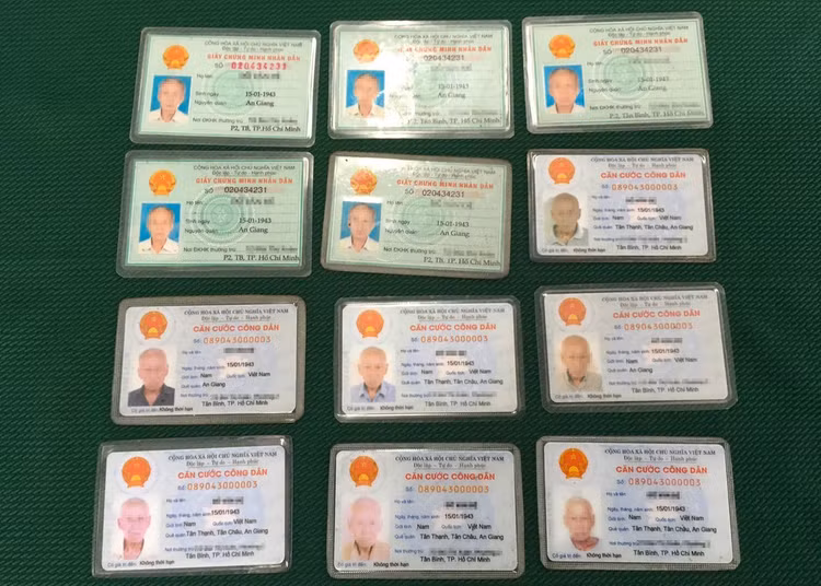 Ông cụ ăn xin có trong người 12 chứng minh thư, 4 thẻ bảo hiểm, 54 triệu - 1