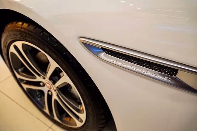 Cận cảnh mẫu xe thể thao Jaguar XE mới nhất tại Việt Nam, giá bán hơn 2,7 tỷ đồng ảnh 8 Cận cảnh mẫu xe thể thao Jaguar XE mới nhất tại Việt Nam, giá bán hơn 2,7 tỷ đồng - 8