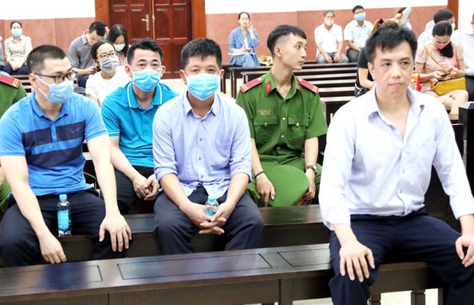 Võ Mạnh Cường (hàng ghế đầu) người được cho có vai trò ngang Hùng trong vụ án. Ảnh: Hữu Khoa.