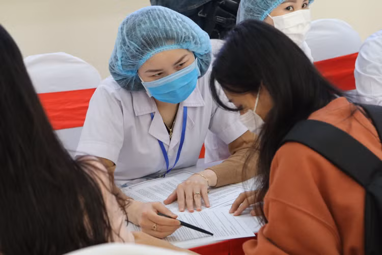 Sáng nay, tiêm thử nghiệm vắc xin ngừa COVID-19 "made in" Việt Nam cho người tình nguyện ảnh 1