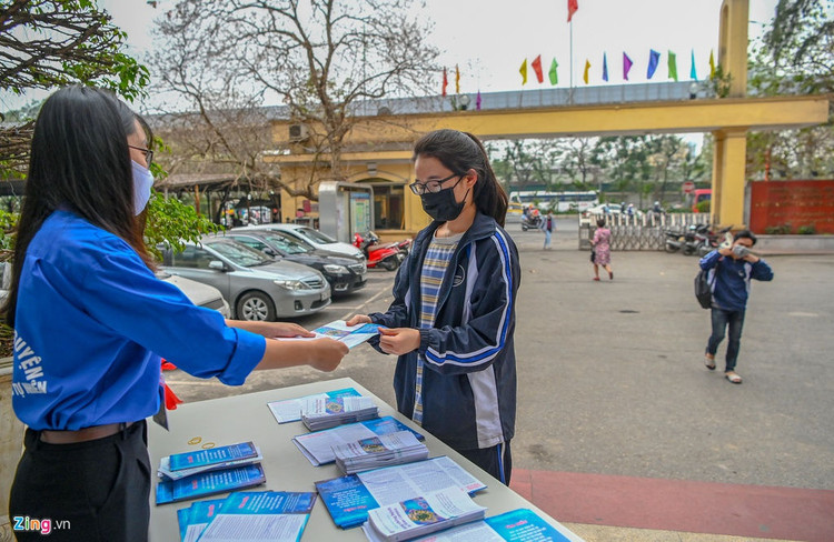 Hang nghin sinh vien tro lai truong sau ky nghi gan 2 thang hinh anh 2 9_zing.jpg