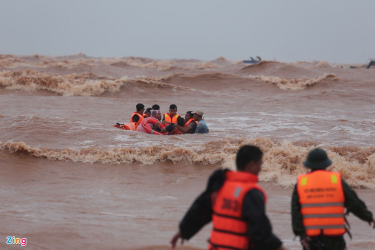 giai cuu tau Vietship 01 anh 4