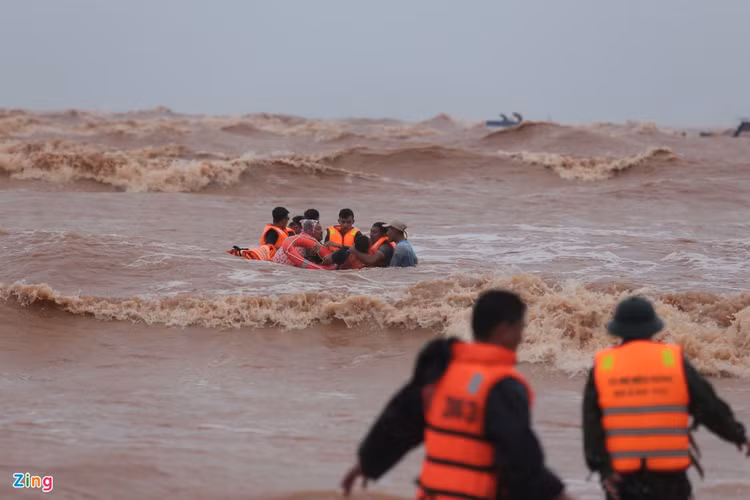 giai cuu tau Vietship 01 anh 4