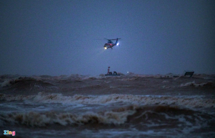 Giai cuu cac thuyen vien tren tau Vietship 01 anh 15