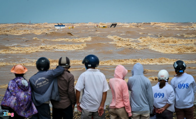 Giai cuu cac thuyen vien tren tau Vietship 01 anh 2
